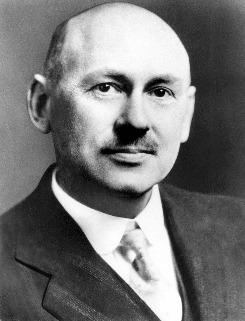 05Dr._Robert_H._Goddard_-_GPN-2002-000131