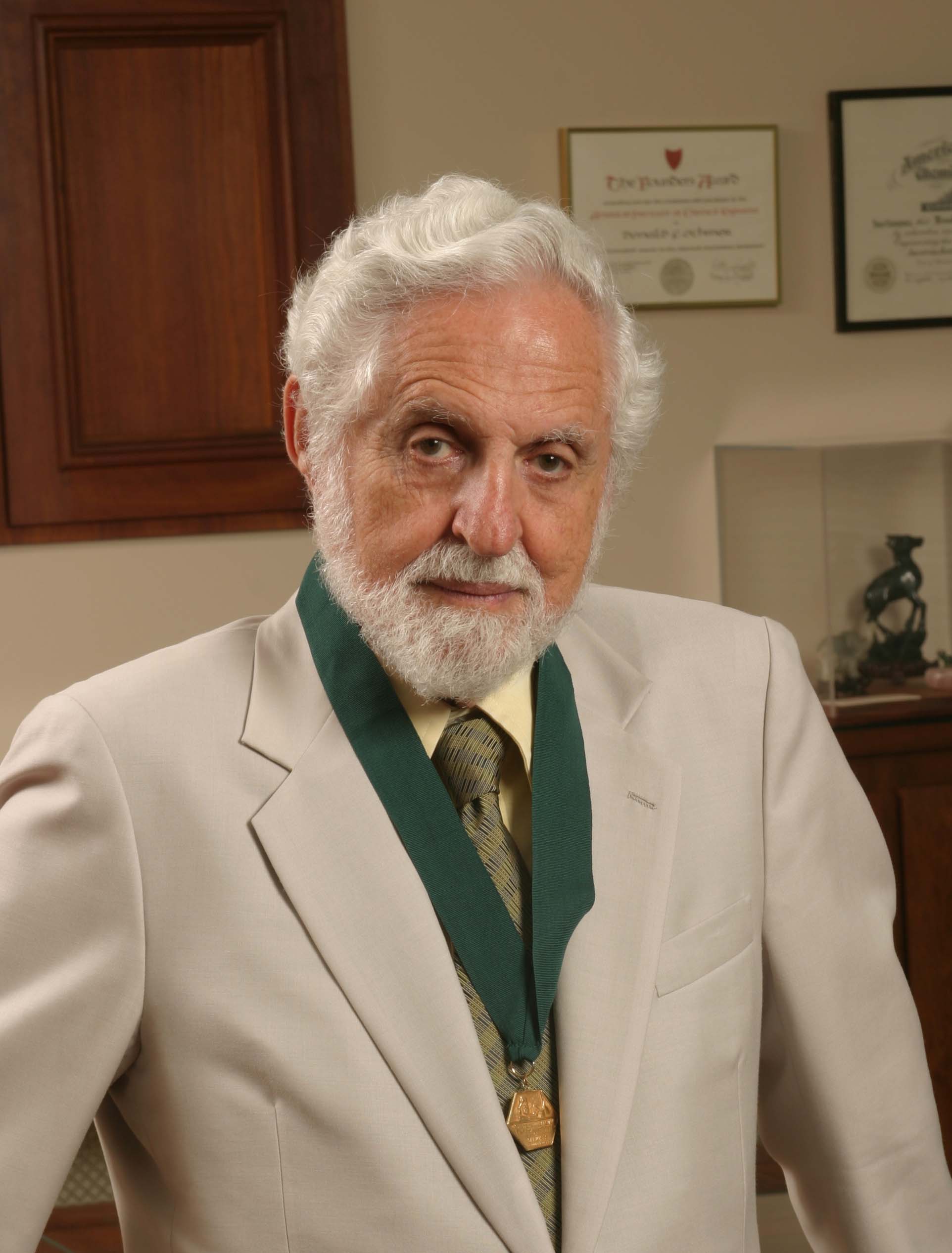 29Carl_Djerassi_HD2004_AIC_Gold_Medal_crop