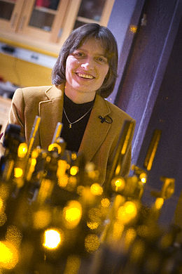 13Professor_Lene_Hau_in_her_laboratory_at_Harvard