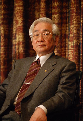 07Toshihide_Masukawa-press_conference_Dec_07th,_2008-2